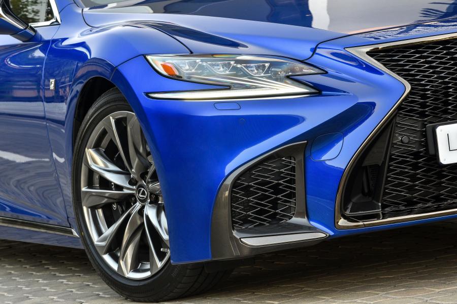 Детали экстерьера Lexus LS500 F-Sport 2019 года  (ZA) (фото 11 из 40)